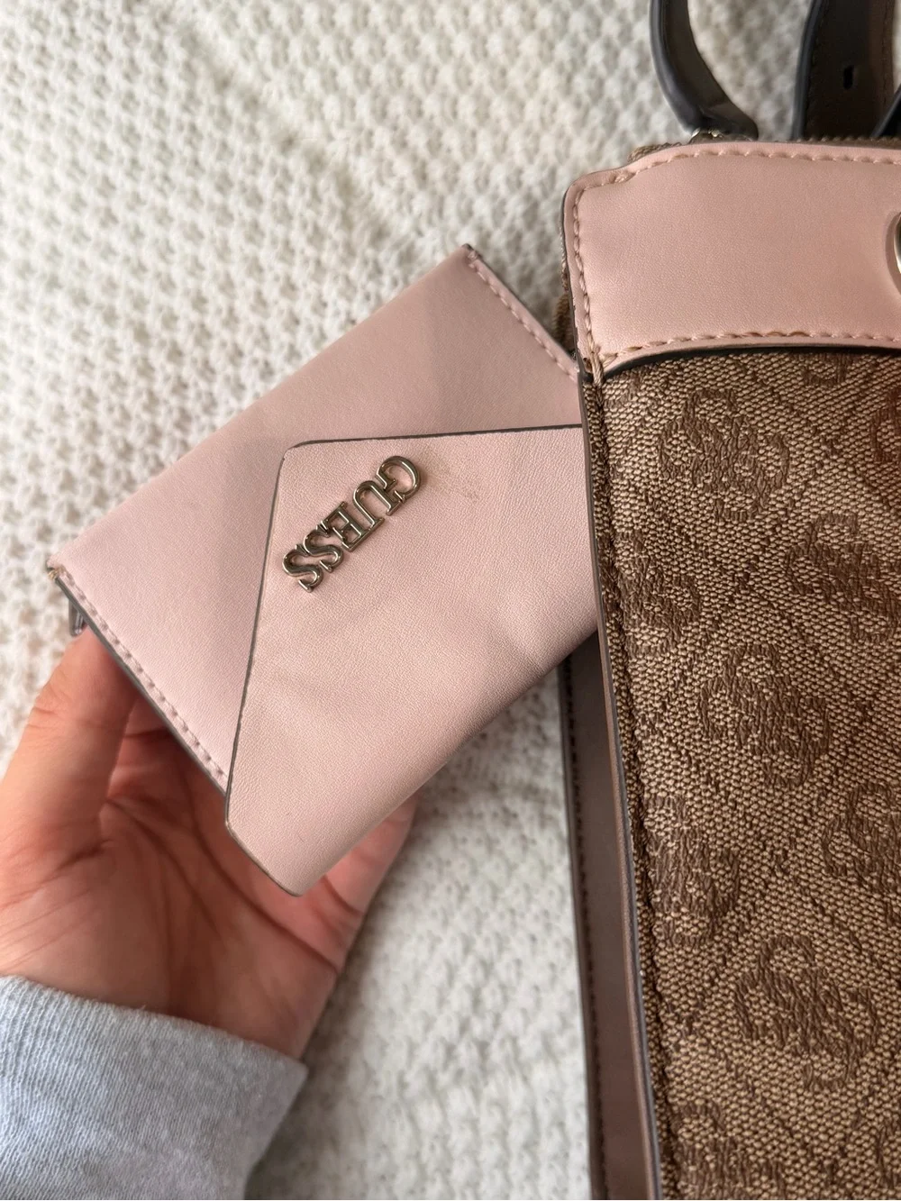 GUESS Monogram Satchel Bag 🤎🩷